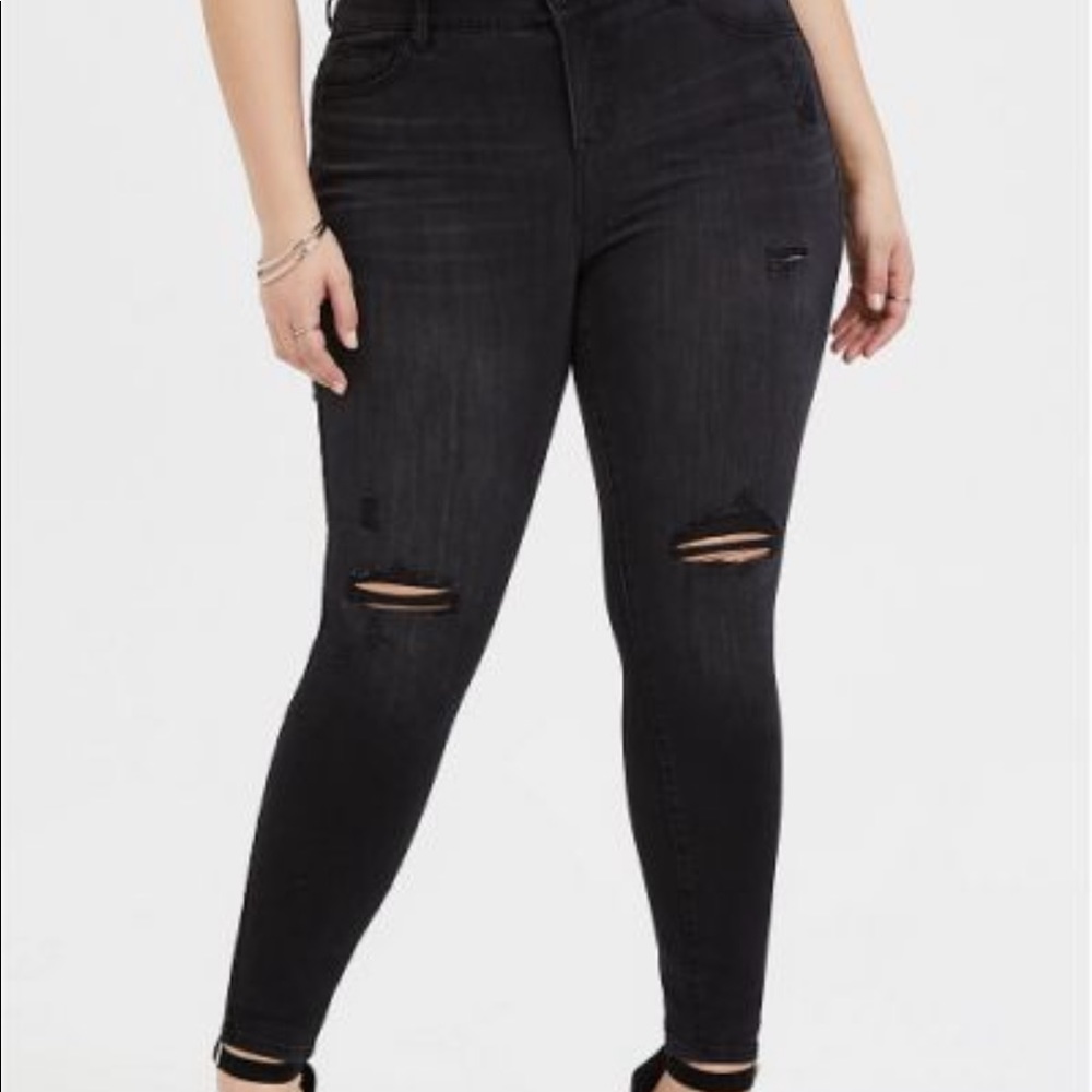 Torrid black bombshell distressed skinny jeans